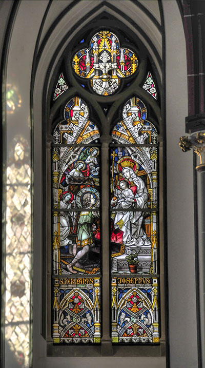 Seitenfenster Maria und Jesus mit kniendem Hermann