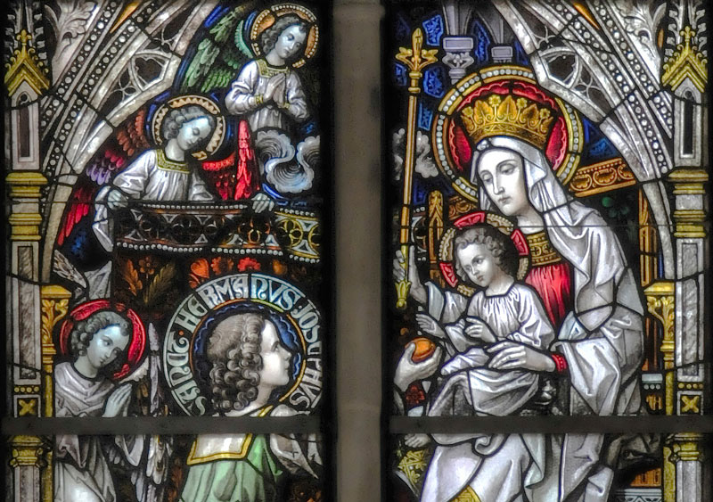 Fenster rechts vom Chorraum: Aussschnitt Maria, Jesus und Hl. Hermann